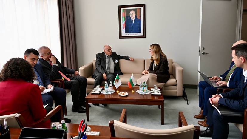En marge de l'AG de l'ONU : M. Ahmed Attaf rencontre la Ministre des Affaires étrangères de la Bulgarie, Velislava Petrova-Chamova